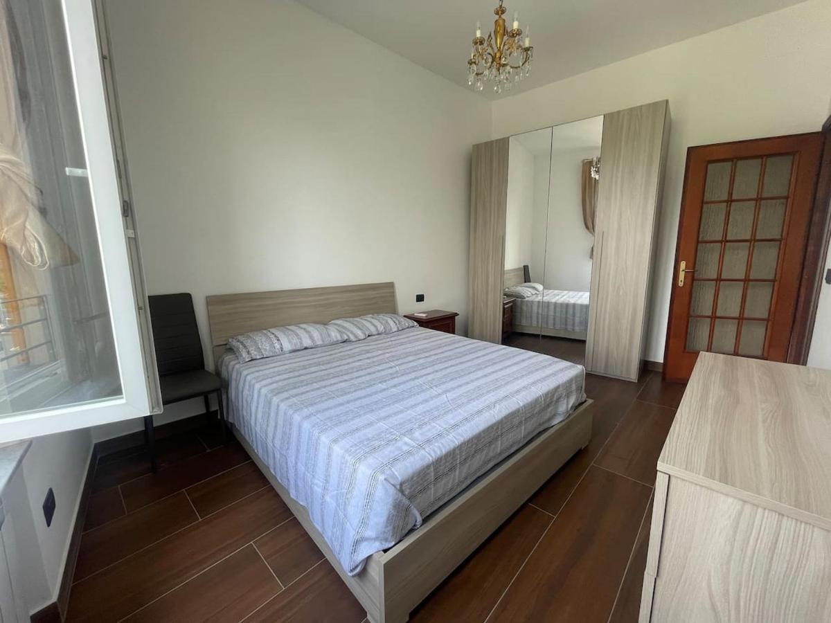 Autumn Apartment Vado Ligure Bagian luar foto