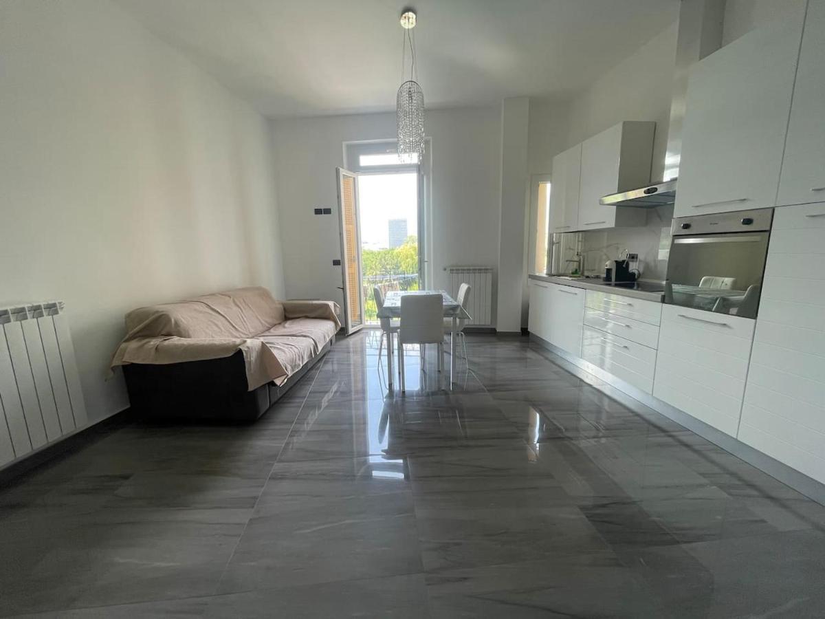 Autumn Apartment Vado Ligure Bagian luar foto