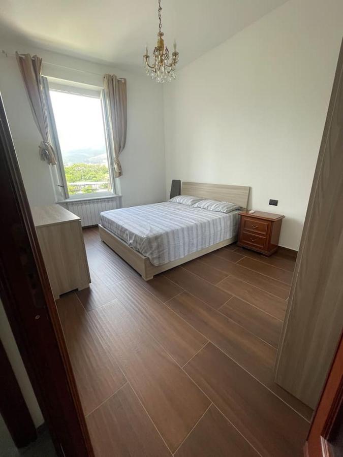 Autumn Apartment Vado Ligure Bagian luar foto