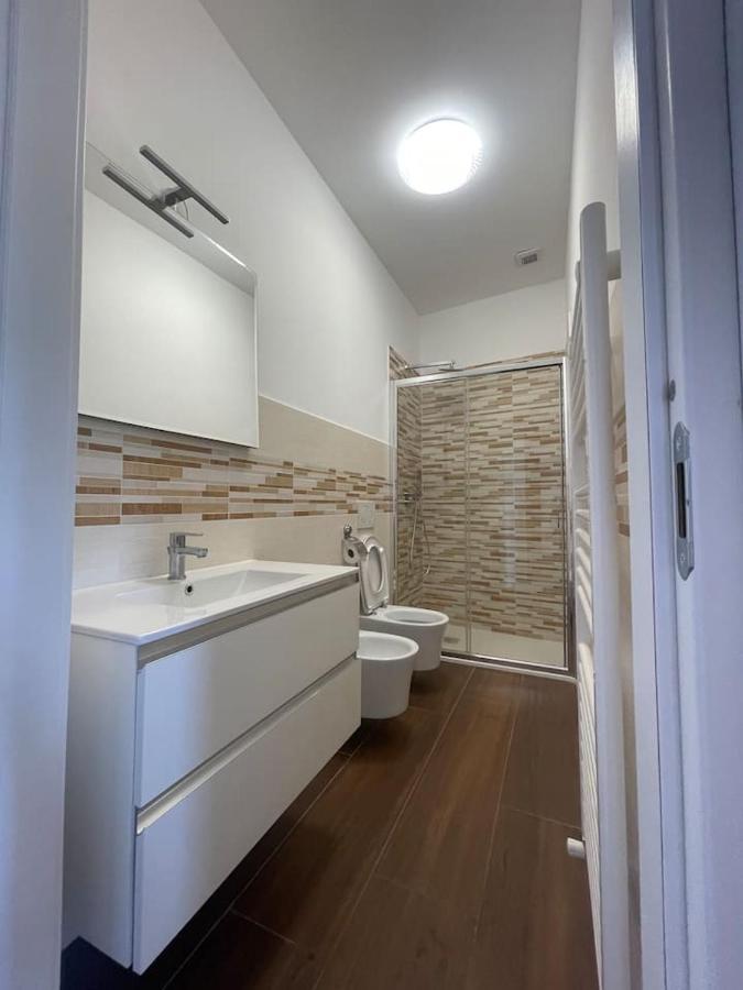 Autumn Apartment Vado Ligure Bagian luar foto