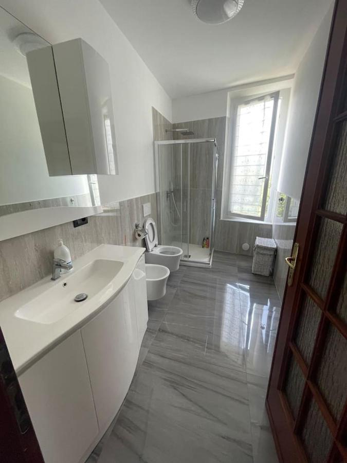 Autumn Apartment Vado Ligure Bagian luar foto
