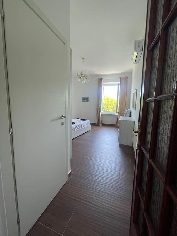 Autumn Apartment Vado Ligure Bagian luar foto
