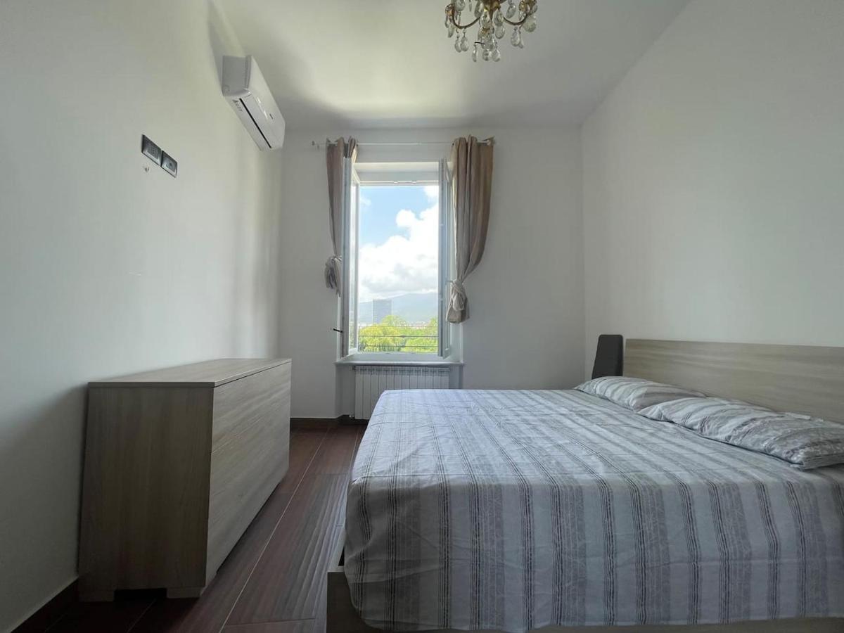 Autumn Apartment Vado Ligure Bagian luar foto